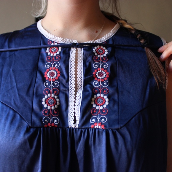 Vintage Blue Floral Embroidered Nightgown - Picture 4 of 4